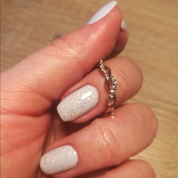 boutique Jewelry - Rose Gold Color Twist ring